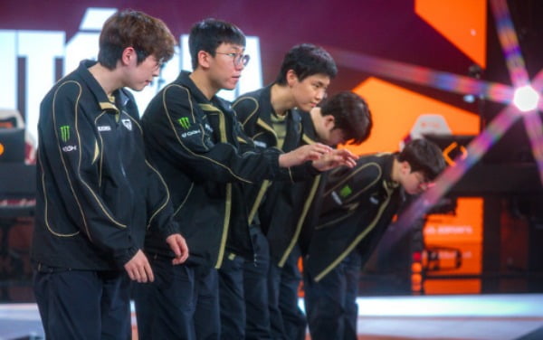 [뉴스] 젠지, FST 4강서 탈락…’유럽 패왕’ G2에 무너진 LCK