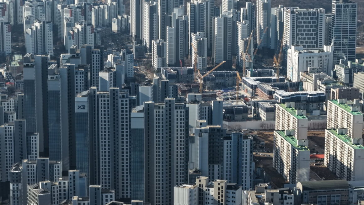 [뉴스] 한국, 일본 제치고 경제 미래 걱정 전세계 1위 등극