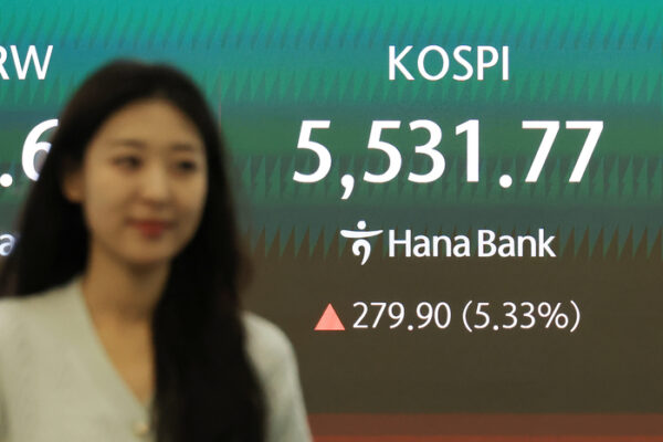 [뉴스] 올 하락 마감 10거래일에 26조 던진 외국인…개미가 33조 받아 방어