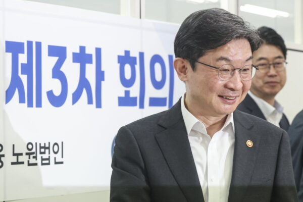 [뉴스] 제3차 포용적 금융 대전환 회의 참석한 이억원 금융위원장