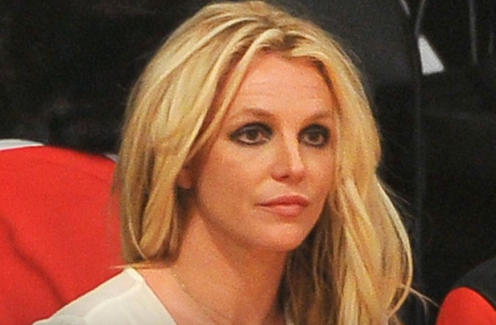 [뉴스] “바닥까지 떨어진 걸 깨달았다”…스스로 치료시설 들어간 유명 여가수