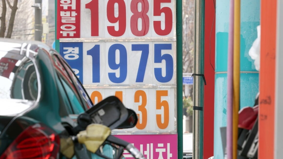 [뉴스] 기름값 계속 오르네…서울 휘발윳값 2000원 시대 오나