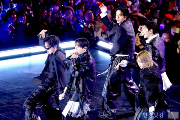 [뉴스] 돈 못 낸다 버티더니…1000억 쏟은 BTS 공연에 발칵