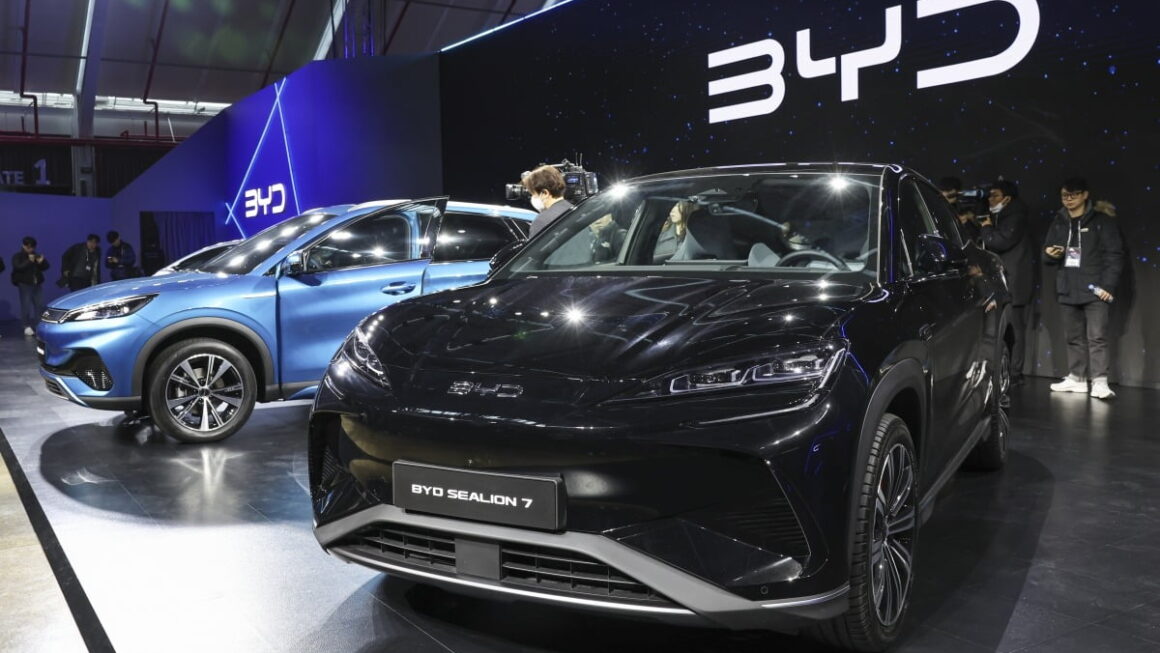 [뉴스] 유럽 시장서 질주하는 中 자동차…수출 100만대 돌파