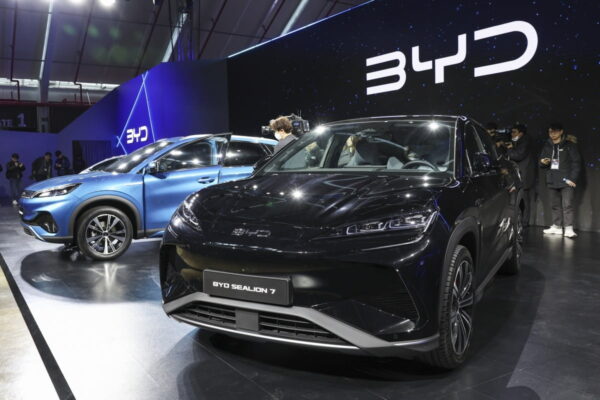 [뉴스] 유럽 시장서 질주하는 中 자동차…수출 100만대 돌파