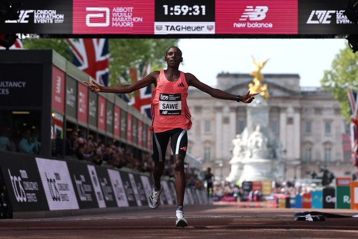 [뉴스] 인류 최초로 ‘2시간 벽’ 깬 사웨…최근 자진해서 20번 도핑 검사한 이유가