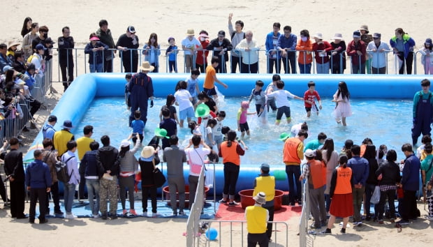 [뉴스] 또 선거철? 우린 죽으란 소리냐…5월 대목 놓친 상인들 분통