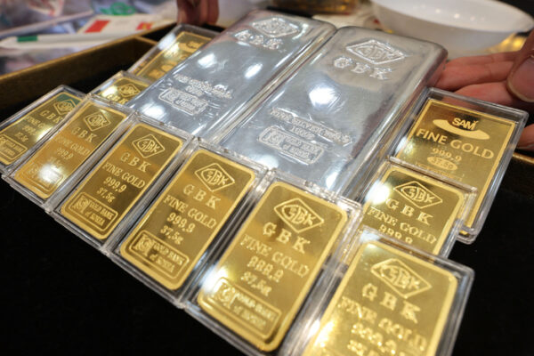 [뉴스] “휴전했다니 다시 금 사모아볼까”…폭락했던 금 시세, 반등 흐름