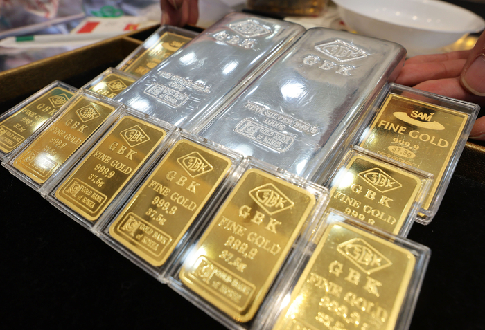 [뉴스] “휴전했다니 다시 금 사모아볼까”…폭락했던 금 시세, 반등 흐름