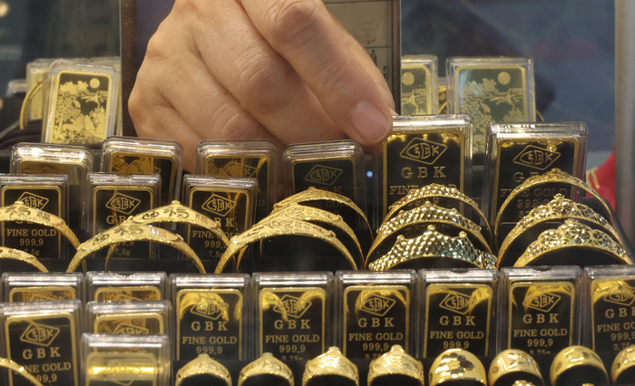 [뉴스] “그래도 결국 금이야, 의심하지마”…주춤하던 금값 다시 100만원대 탈환