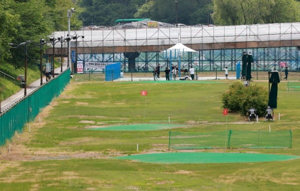 [뉴스] 새벽 4시부터 줄 선다고? 대체 뭐길래…5060에 인기 폭발