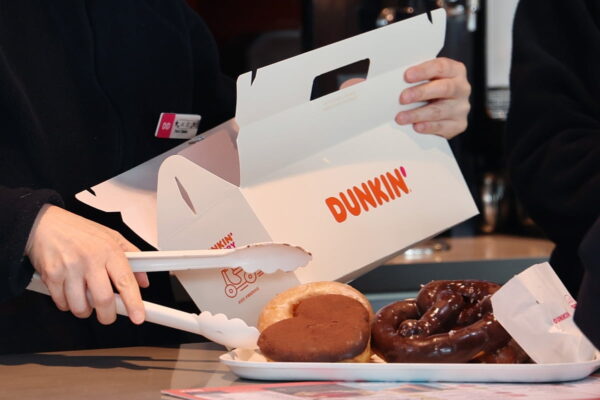 [뉴스] 내일 하루만 반값…던킨 전 품목 최대 50% 할인 푼다