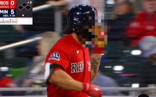 [뉴스] 더그아웃 들어가다 갑자기…관중 향해 ‘손가락 욕’, 팬들은 이해했다