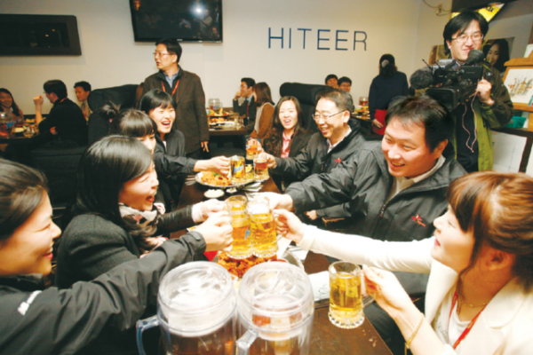 [뉴스] ‘애물단지’ 하이닉스 숨은 가치 알아본 최태원…“내가 밀고 가겠다”