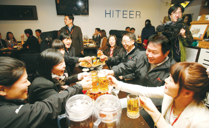 [뉴스] ‘애물단지’ 하이닉스 숨은 가치 알아본 최태원…“내가 밀고 가겠다”