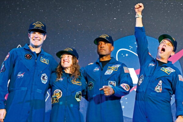 [뉴스] 초속 11㎞ 대기권 뚫고 지구 품으로…이제 화성으로 간다