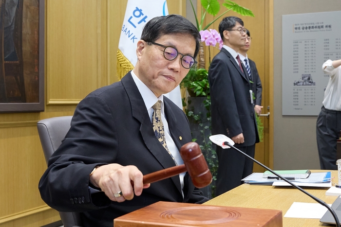 [뉴스] [속보] ‘물가·환율 불안에’ 한은, 7회 연속 기준금리 2.50% 동결