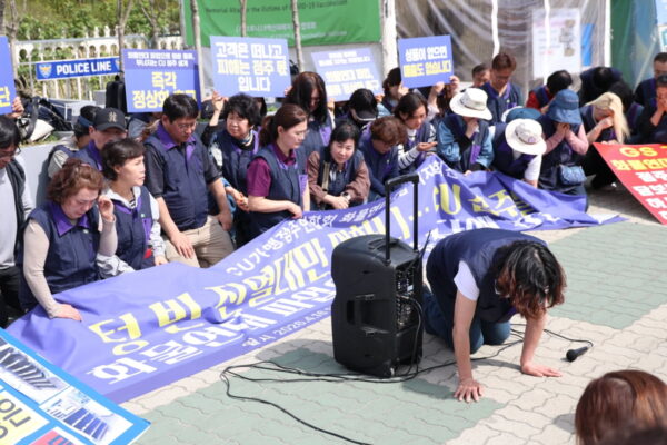 [뉴스] 화물연대 파업에 무릎꿇은 CU 편의점주 생존권 위협”
