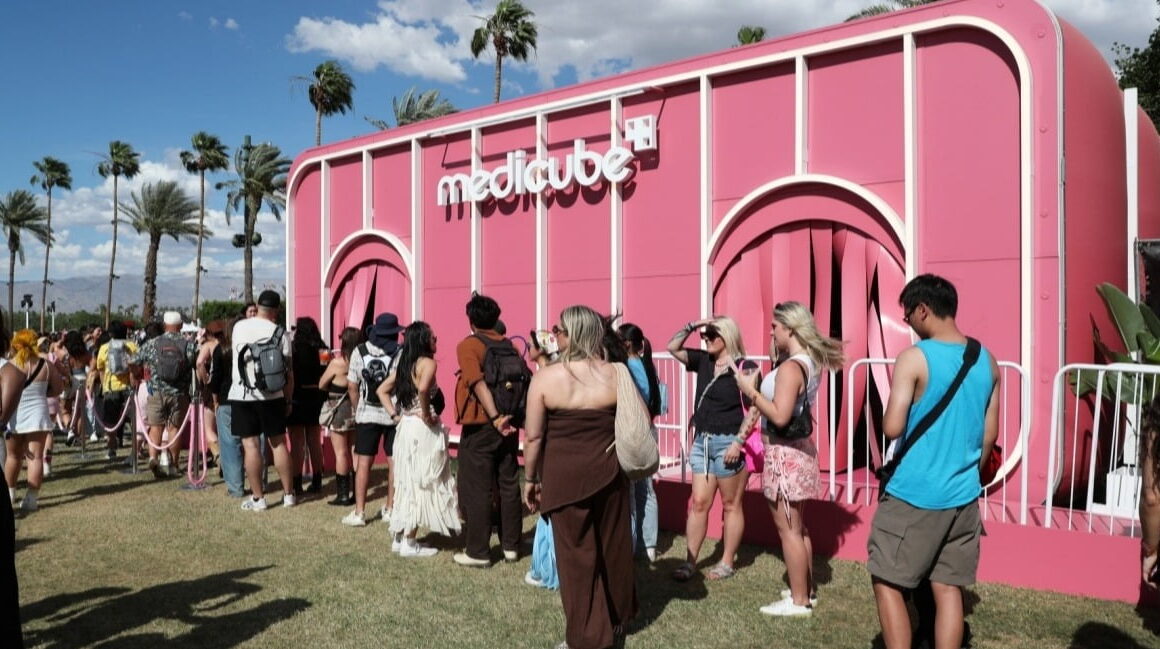 [뉴스] 리사·카일리 제너도 찾았다…메디큐브, 코첼라 부스 성료