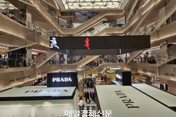 [뉴스] 도심 쇼핑몰서 독극물 스프레이 뿌리고 도망쳤다…20여명 부상