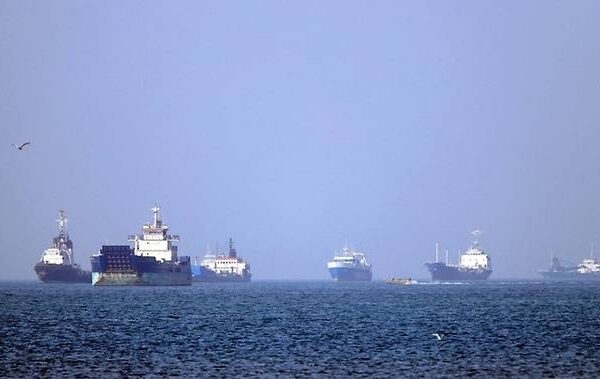 [뉴스] 호르무즈 해협 정상화 시점 언제?…예측 사이트 칼시 전망 보니