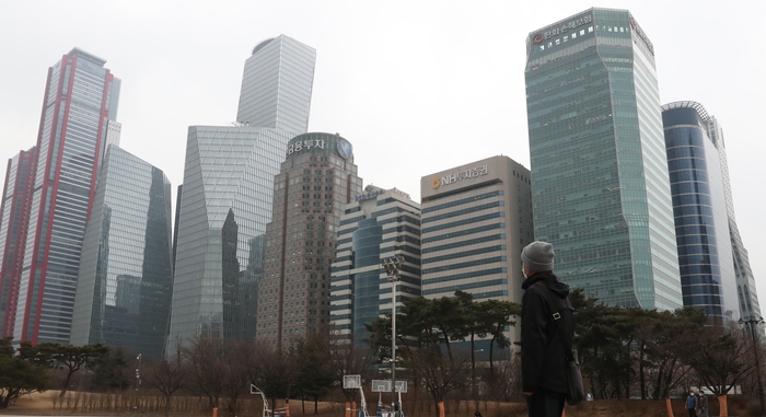 [뉴스] “이러다 나만 거지” “먹은 돈 토해낼라”…7천피에 더 불안해진 개미들