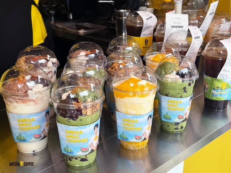 [뉴스] 커피만큼 잘 팔려요 220만잔 돌풍…여름 신메뉴 뭐길래