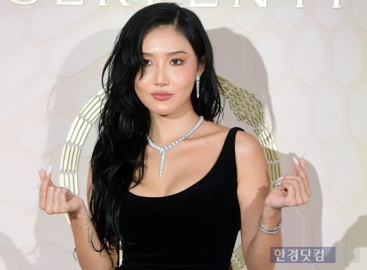 [뉴스] 옷도 안 입었는데…화사, 진짜 큰일 날 뻔 무슨 일이