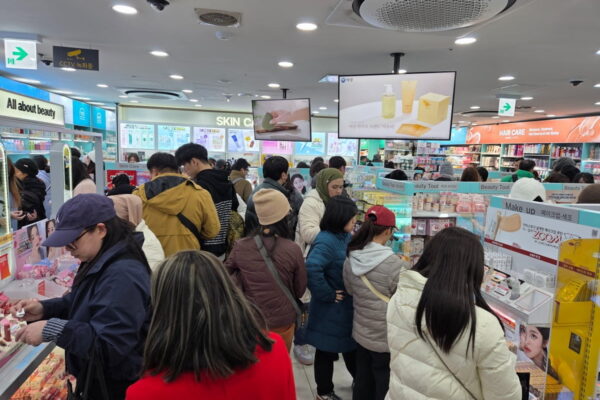 [뉴스] 싸니까 한번 써볼까…60대男 다이소에 이것 사러 몰려갔다