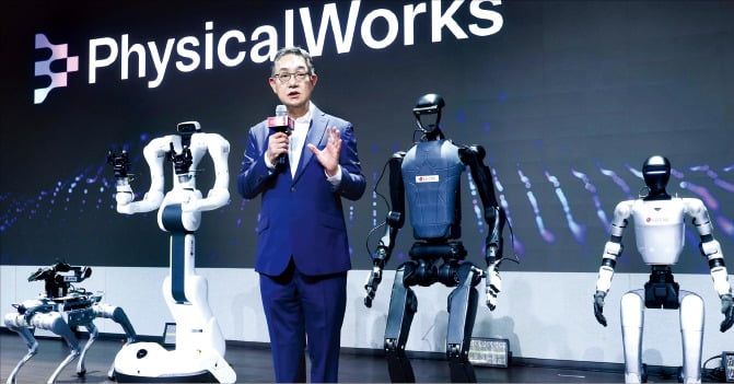 [뉴스] 피지컬 AI 시대 앞당기겠다…LG CNS 로봇 전환 선언