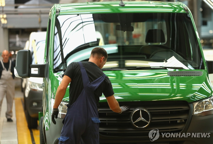 [뉴스] 비용 절감 애쓰는 독일 자동차들…벤츠도 공장 매각 검토