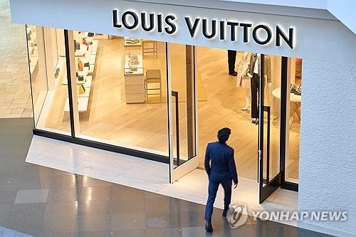 [뉴스] 명품도 ‘K 양극화’…LVMH, 마크 제이콥스 매각하고 루이비통·디올에 집중