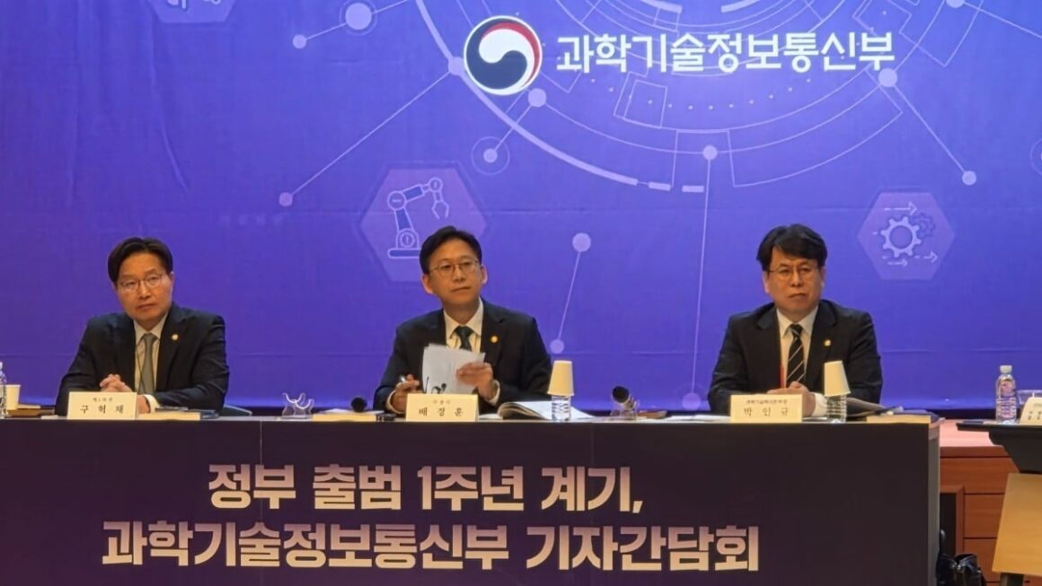 [뉴스] 배경훈 한국도 미토스급 프론티어 모델 개발해야…GPU 26만장도 부족”