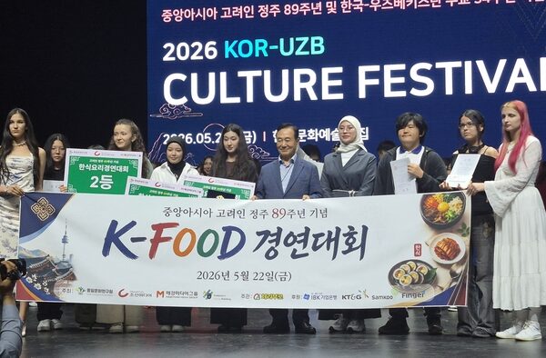[뉴스] “K팝 매료돼 한식 눈떠…유튜브로 닭갈비 배웠죠”