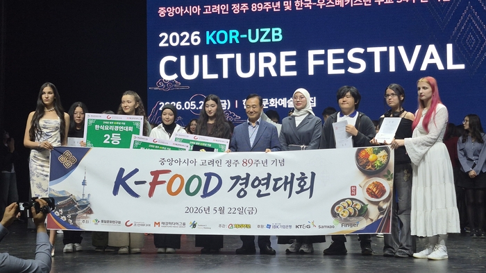 [뉴스] “K팝 매료돼 한식 눈떠…유튜브로 닭갈비 배웠죠”