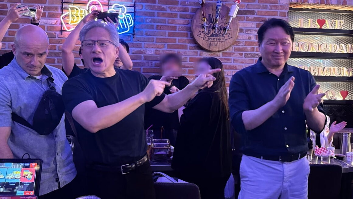 [뉴스] 젠슨 황, 깐부치킨 또 간다…오늘 저녁 최태원과 회동