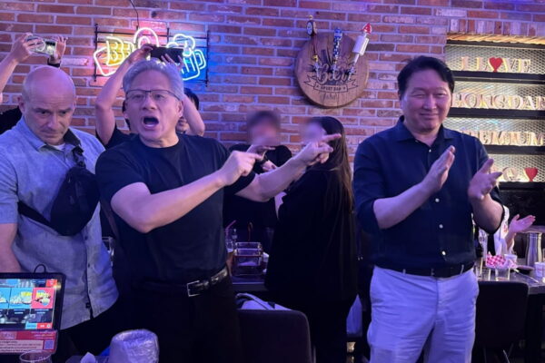 [뉴스] 젠슨 황, 깐부치킨 또 간다…오늘 저녁 최태원과 회동