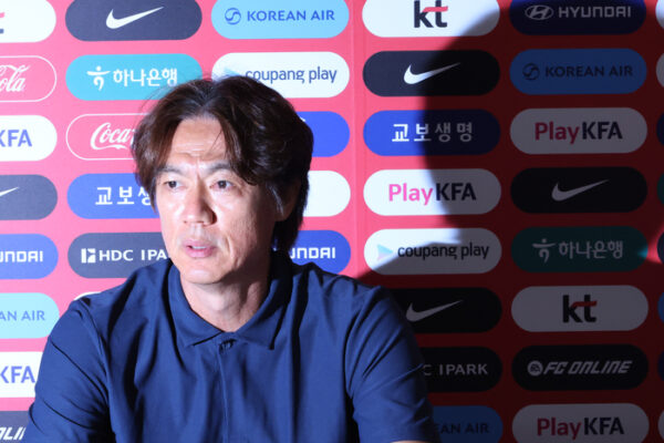 [뉴스] “홍명보 향한 한국인 분노 과해, 냉정 찾아라”…중국 매체 ‘황당’ 논평