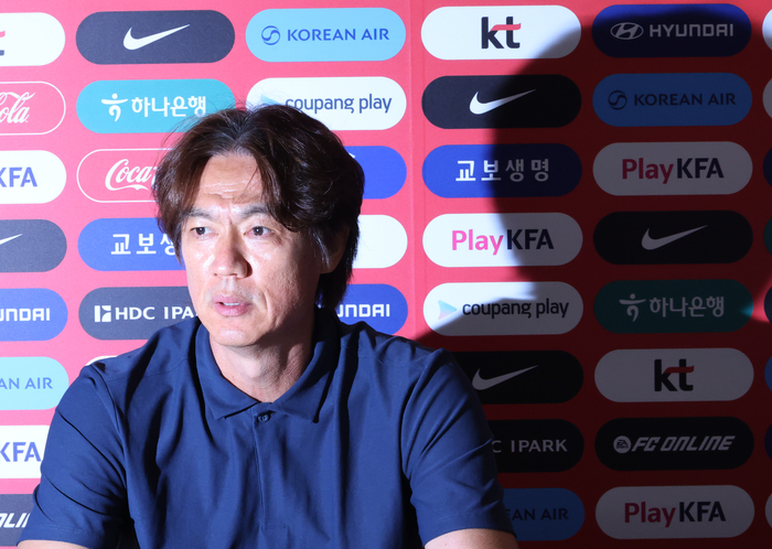 [뉴스] “홍명보 향한 한국인 분노 과해, 냉정 찾아라”…중국 매체 ‘황당’ 논평