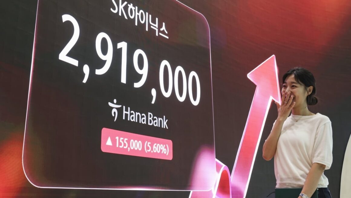 [뉴스] SK하이닉스, 삼성전자 제치고 코스피 시총 1위 등극