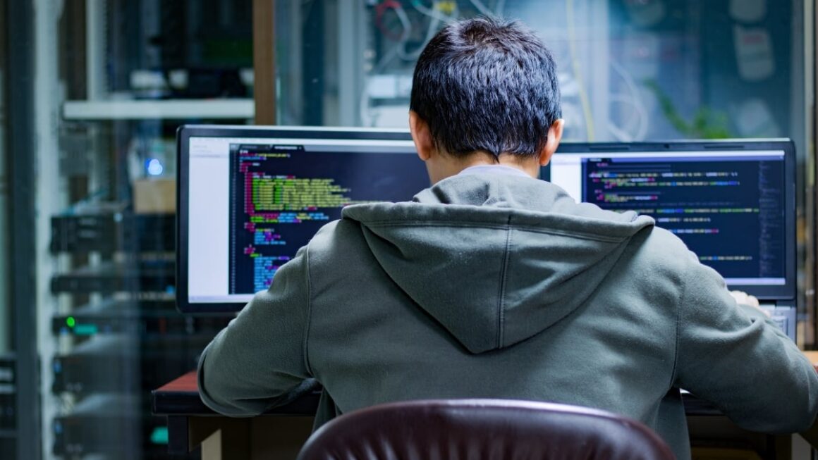 [뉴스] 한국 사람 월급의 절반…사장님들 푹 빠진 직원의 정체