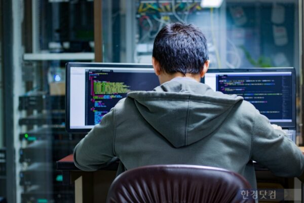 [뉴스] 한국 사람 월급의 절반…사장님들 푹 빠진 직원의 정체