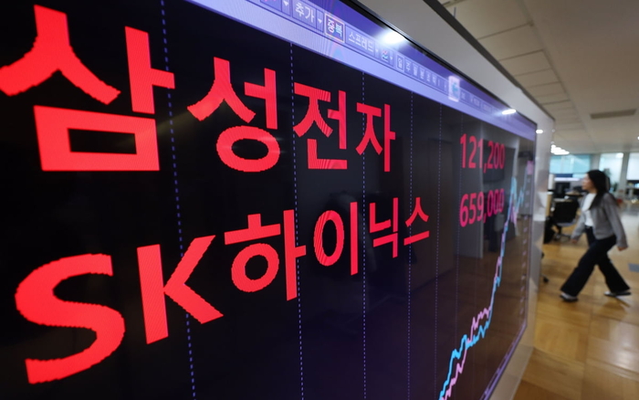 [뉴스] “메타 제치고 테슬라도 바짝 추격”…삼성전자, 시총 세계 10위권 첫 진입