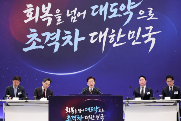[뉴스] “반도체만 사던 시대 끝?”…‘3대 메가 프로젝트’에 들썩일 종목은