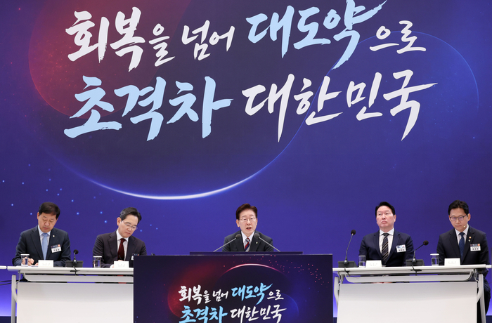 [뉴스] “반도체만 사던 시대 끝?”…‘3대 메가 프로젝트’에 들썩일 종목은