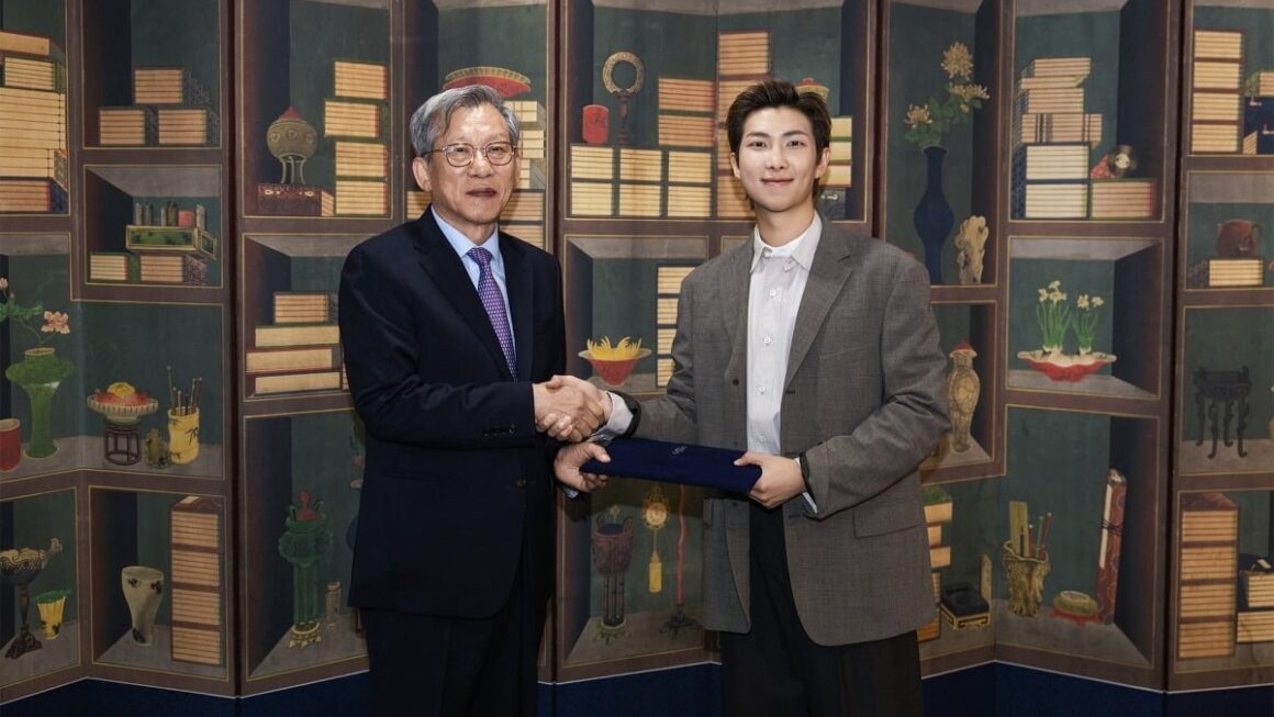 [뉴스] 방탄소년단 RM, 韓 문화유산 세계에 알린다