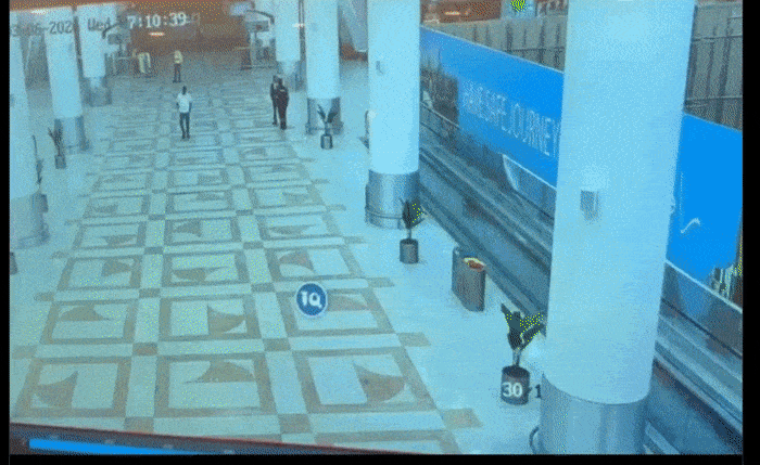 [뉴스] 쾅! 유리가 비처럼 쏟아졌다…순식간에 지옥된 쿠웨이트 공항 영상