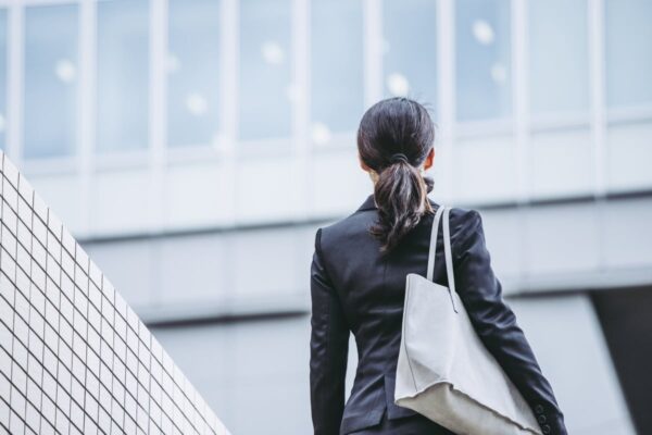 [뉴스] 증권사 리포트 안 봐요…투자자들, 유튜브·챗GPT 찾았다