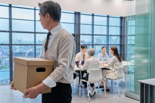 [뉴스] 나이 들자 월급 20% 싹둑…정년 됐더니 성과 따라 재고용