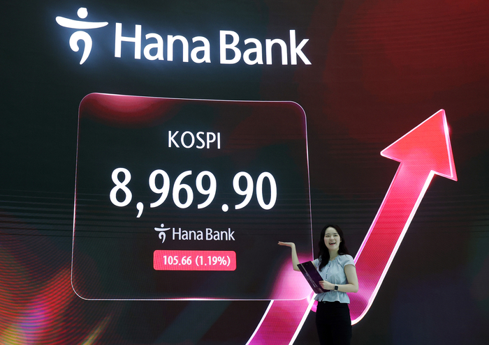 [뉴스] [속보] 코스피, 사상 첫 9000 돌파…韓자본시장 역사 새로 썼다
